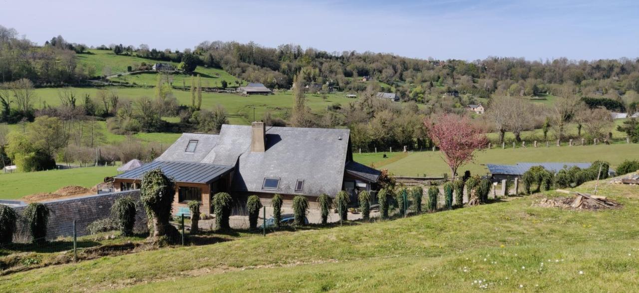 Gîte de la Vallée Genneville Extérieur photo