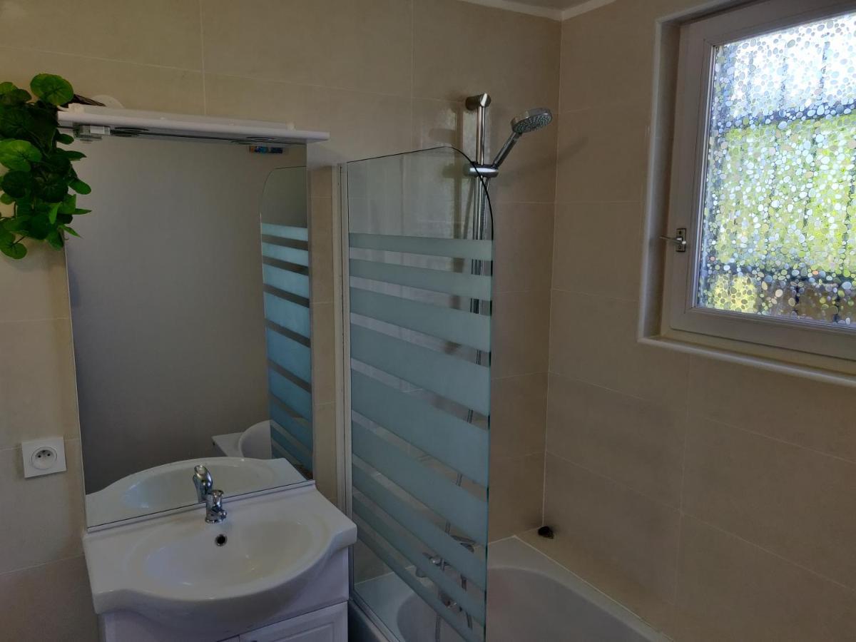 Gîte de la Vallée Genneville Extérieur photo