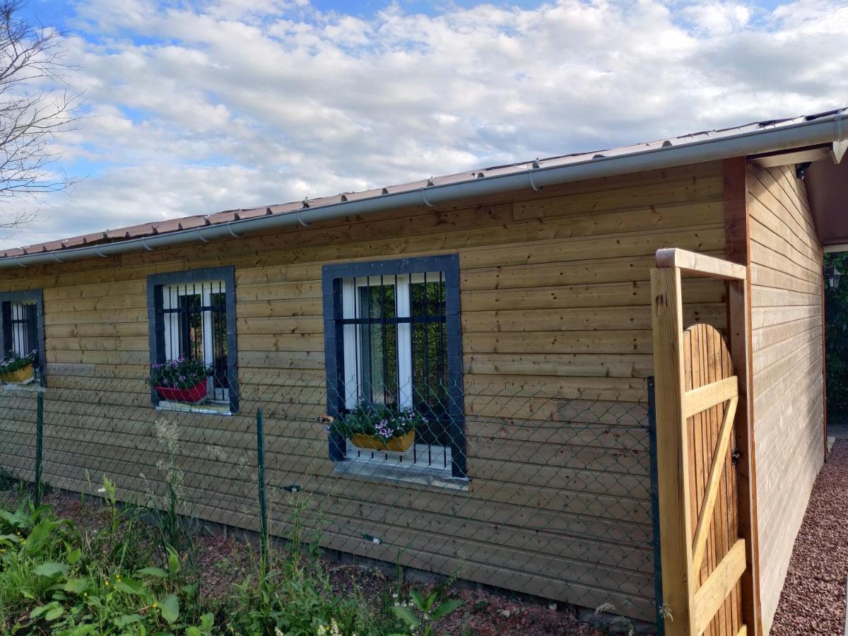 Gîte de la Vallée Genneville Extérieur photo