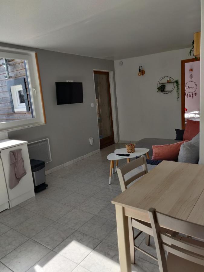 Gîte de la Vallée Genneville Extérieur photo